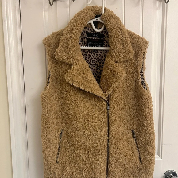 YEST beautiful mint condition Sherpa shearling teddy moto vest  size 10 - Picture 3 of 10
